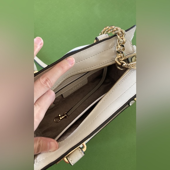 SOLD-Micheal Kors Quinn saffiano leather bag - Picture 5 of 8